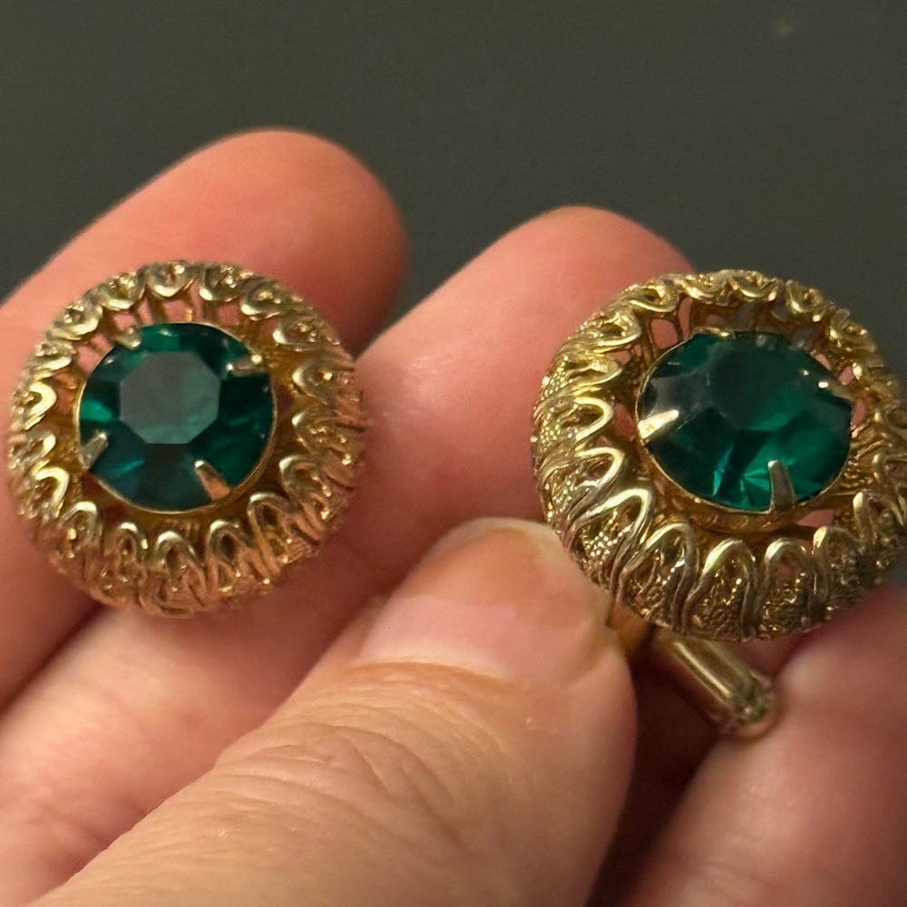 Men’s vintage emerald green gold cufflinks